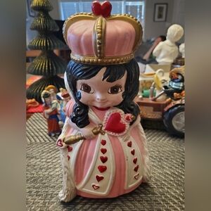 Queen Of Hearts Figurine